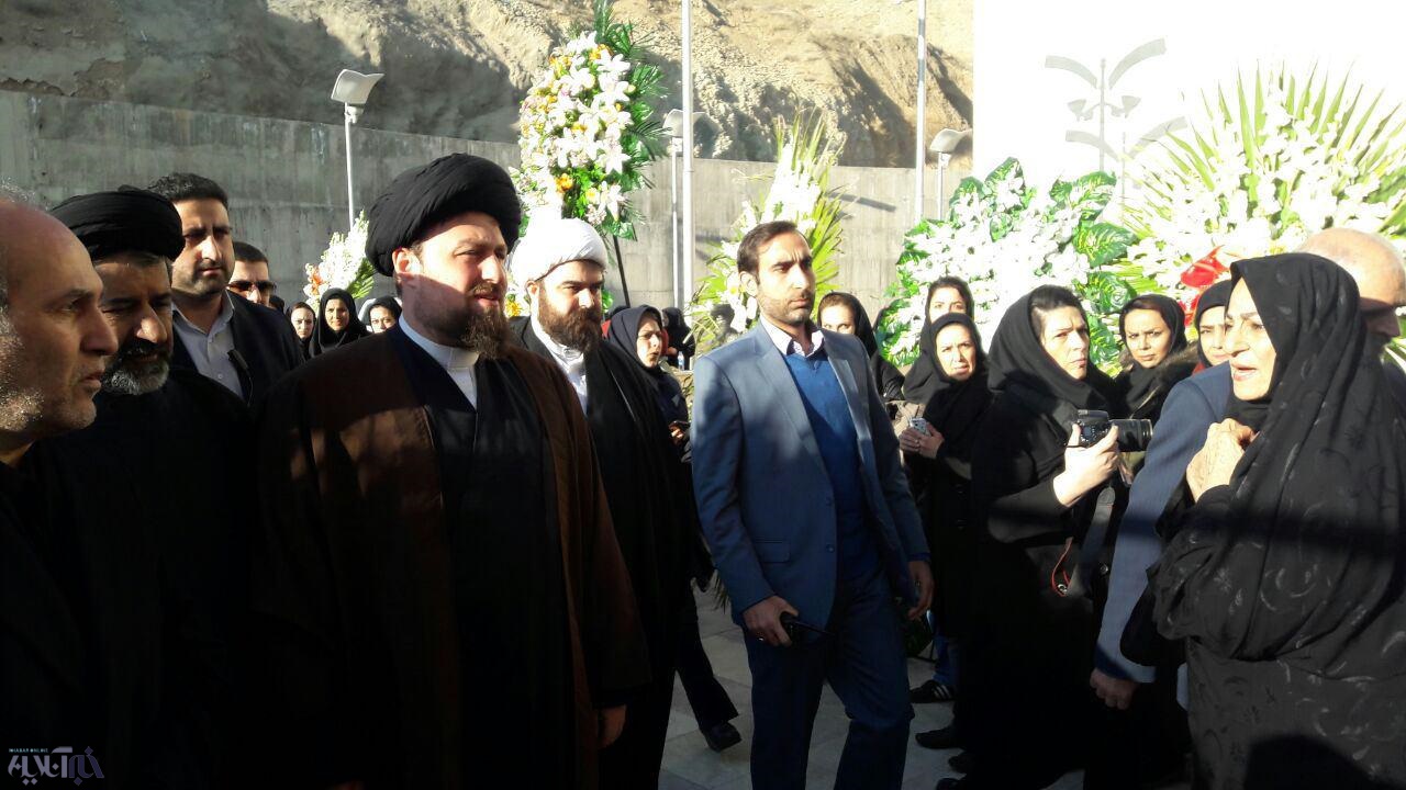 تصاویر | ناطق‌نوری و سیدحسن خمینی در مراسم ترحیم آیت‌الله هاشمی در دانشگاه آزاد