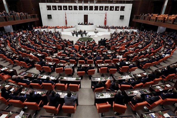 فیلم | جدال و درگیری فیزیکی در پارلمان ترکیه
