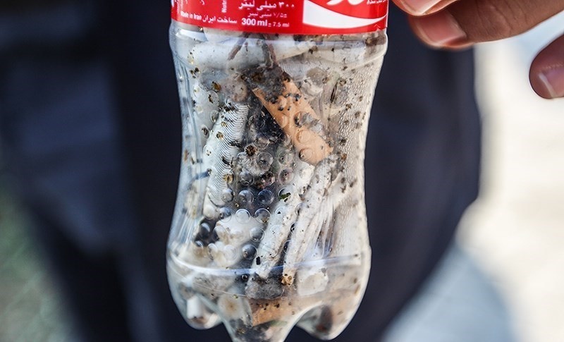 تصاویر | جمع‌آوری و پاک‌سازی فیلترهای سیگار در پارک لاله