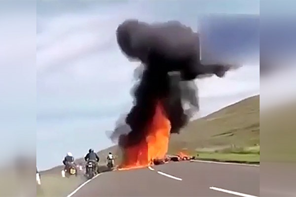 فیلم | سانحه مرگبار موتورسوار در زبانه‌های آتش