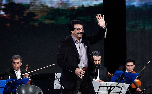 اجرای آنلاین علیرضا افتخاری در چهارمین شب جشنواره موسیقی فجر