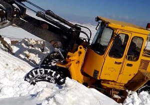 راه ارتباطی ۵۰ روستای الیگودرز  بر اثر بارش شدید برف بسته شد