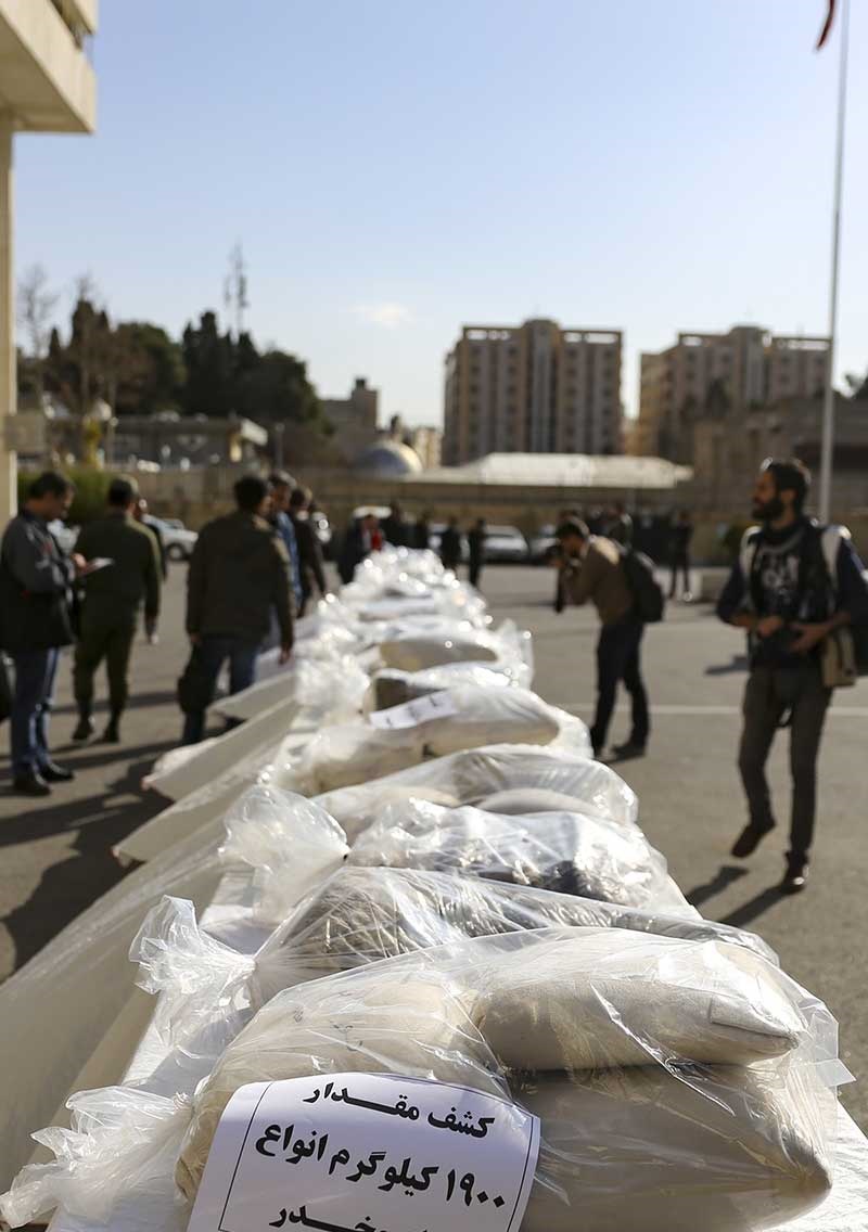 تصاویر | کشف حدود دو تن انواع مواد مخدر در فارس