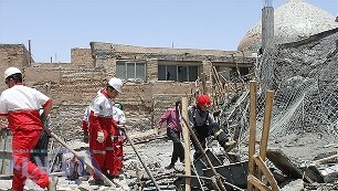 مصدومیت ۷ نفر در ریزش ساختمان در حال احداث
