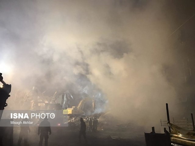 از سرگیری عملیات آواربرداری در ضلع شمالی پلاسکو/ آتش‌نشانی: به اجساد کشف شده، ضرباتی وارد شده بود