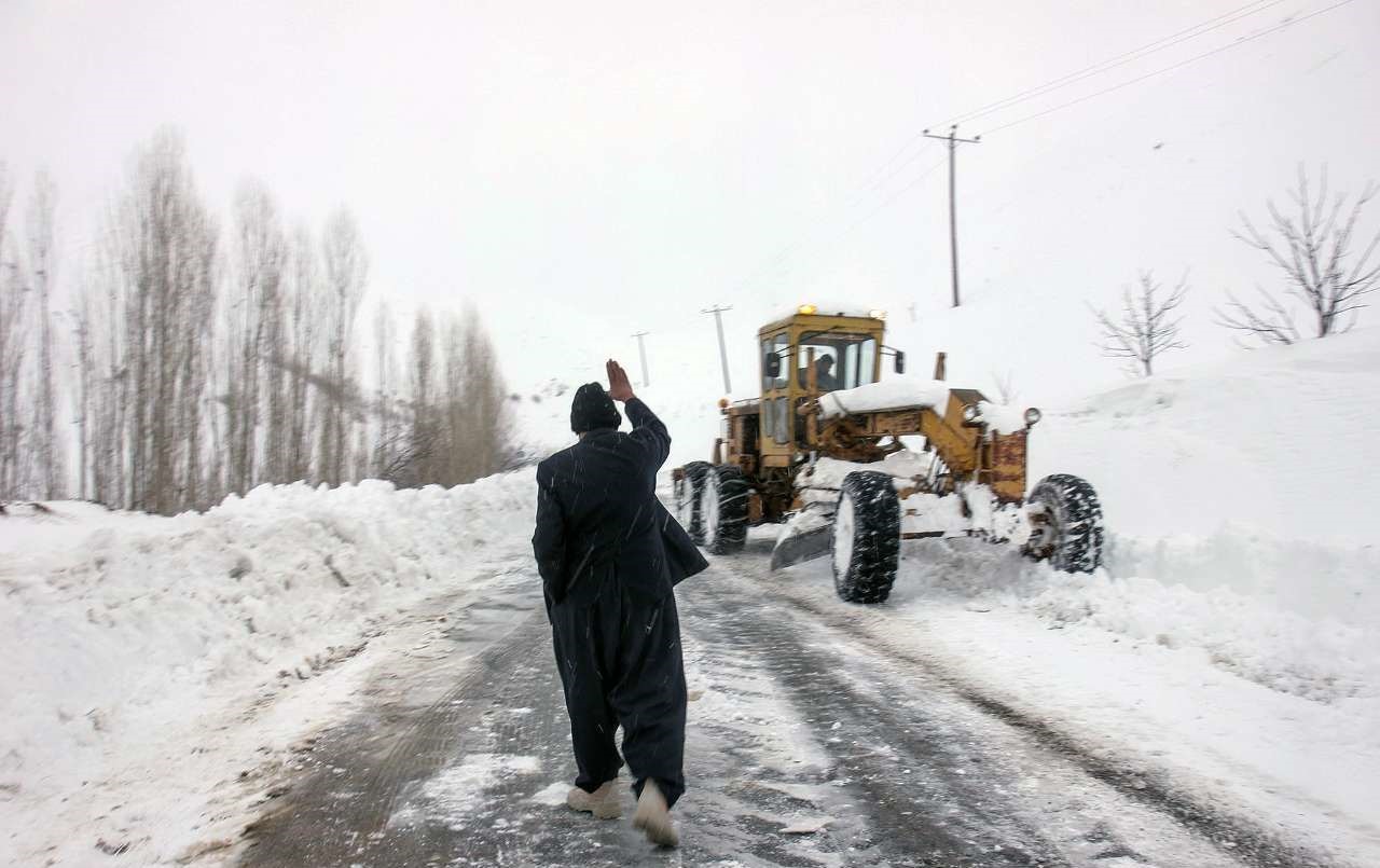 تصاویر | تلاش راهداری برای بازگشایی راههای روستایی شهرستان کامیاران‎