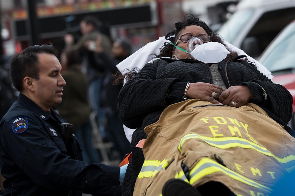 تصاویر | خروج قطار از ریل در نیویورک | ۳۷ نفر مصدوم شدند
