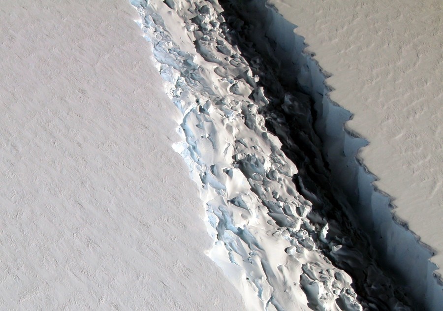 تصاویر | شکاف بزرگ در یک کوه‌ یخ قطب جنوب