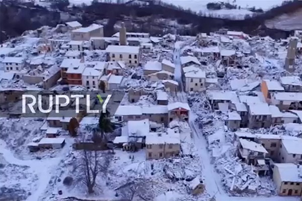فیلم | تصاویر هوایی ویرانه‌های پوشیده از برف شهر تاریخی «آماتریچه» ایتالیا
