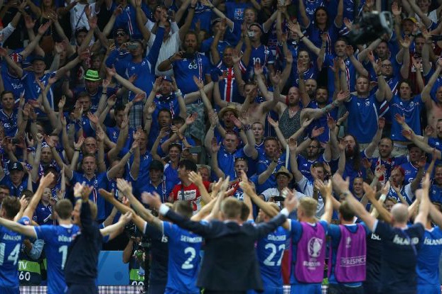 فیلم | شادمانی تماشایی بازیکنان تیم ایسلند بعد از صعود به جام‌جهانی