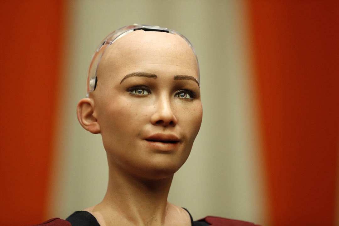 تصاویر | رونمایی از رباتی که قادر به تعامل با انسان‌هاست