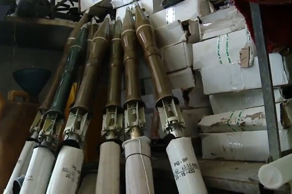 فیلم | کشف انبارهای پر از تسلیحات داعش در المیادین