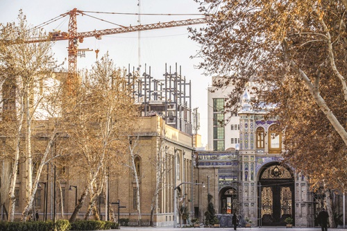 سایه غول‌آسای «شهرداری» بر سر باغ‌ملی/ روند ساخت و ساز در حریم یکی از بازمانده‌های قاجار ادامه دارد