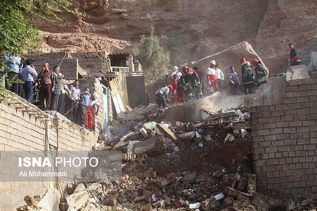 ۵ مصدوم در حادثه ریزش کوه در منبع آب اهواز/ جسد یک کودک منتقل شد