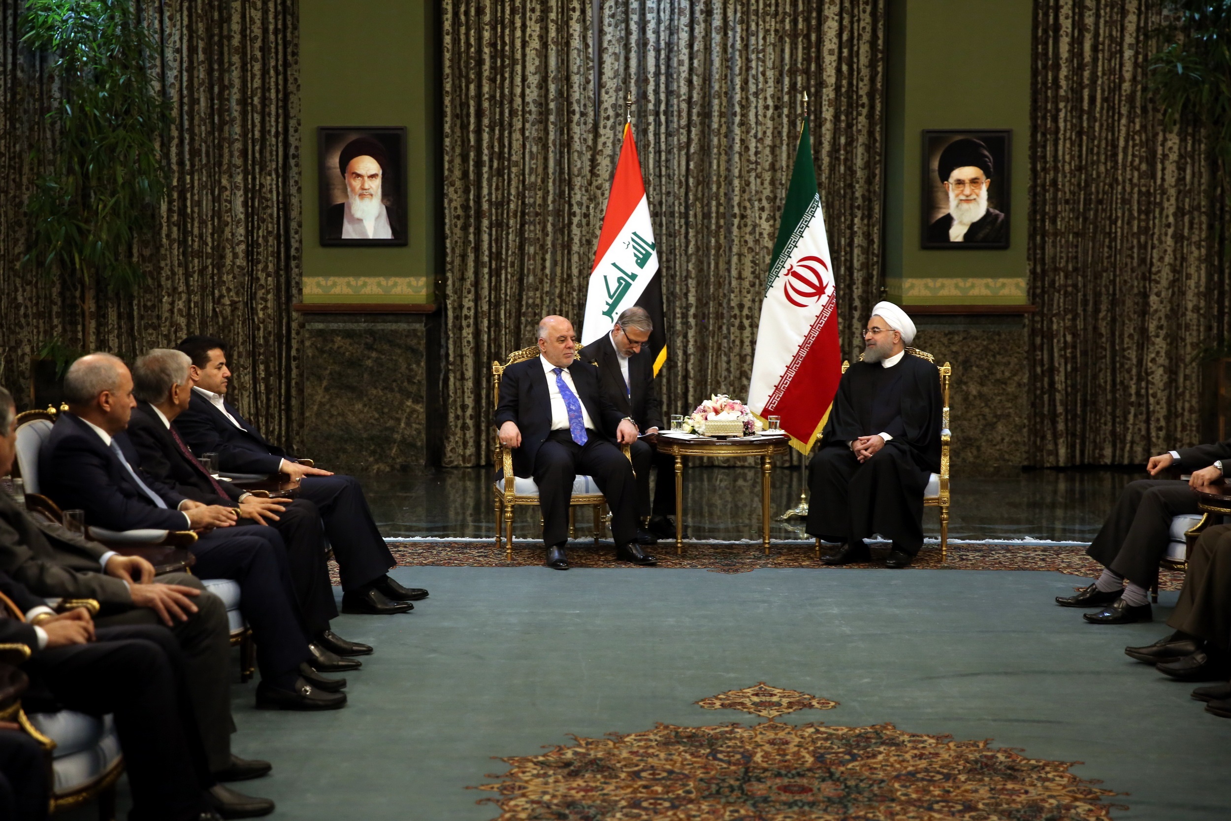 روحانی: با رویکردهای تجزیه‌طلبانه در عراق مبارزه شود