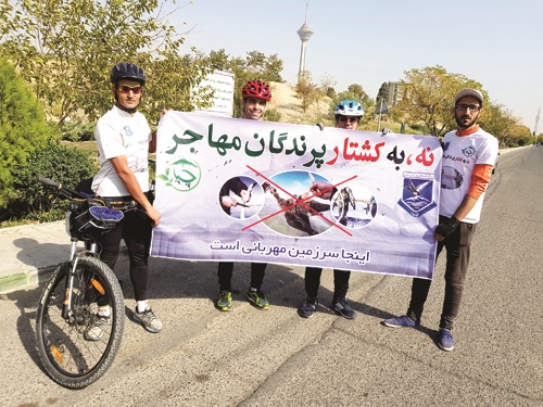 پا در رکاب مرغان مهاجر/ ۲ دوچرخه‌سوار که در اعتراض به کشتار پرندگان از مریوان تا تهران را طی کردند