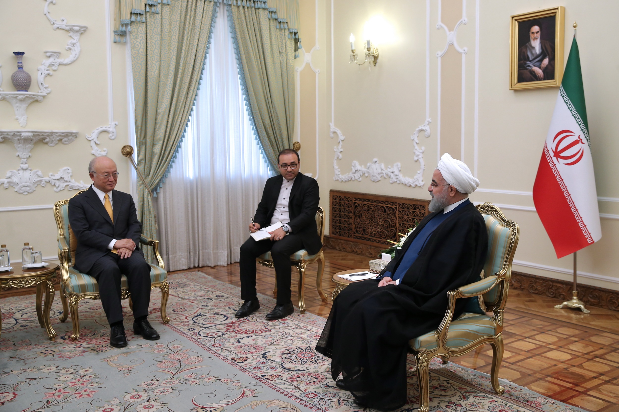 روحانی: تا زمانی به برجام متعهدیم که از منافع آن بهره‌مند شویم