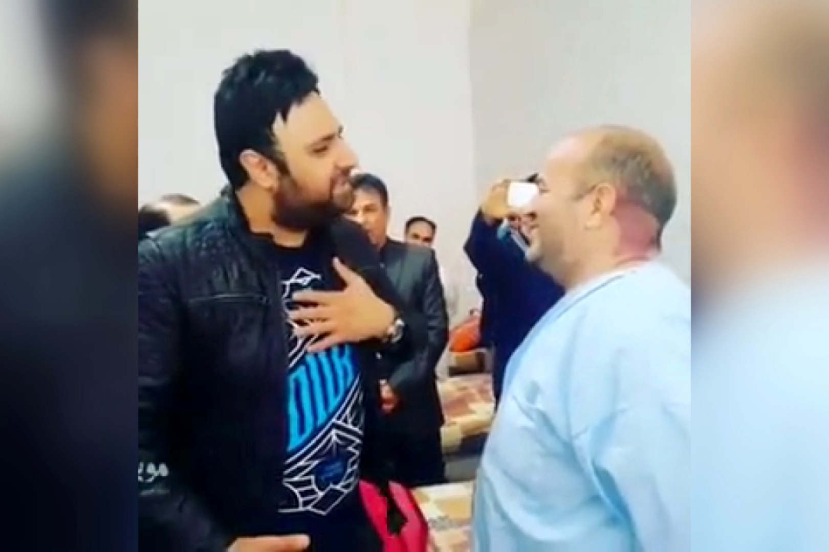 فیلم | خواندن محمد علیزاده در جمع جانبازان یک آسایشگاه 