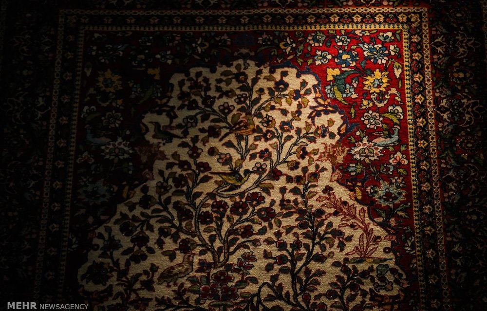 تصاویر | فرش‌های نفیس قاجاری را در کاخ گلستان ببینید