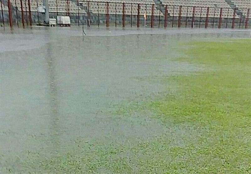 تصویری از وضعیت عجیب ورزشگاه انزلی پس از بارندگی شدید