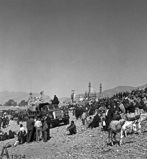 تصاویر | آئین سنتی و مذهبی قالی‌شویان مشهد اردهال در دهه۴۰
