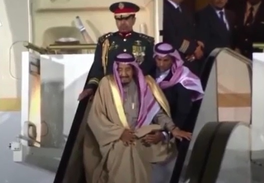 فیلم | ماجرای خراب شدن پله برقی پادشاه عربستان در مسکو