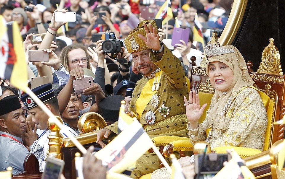 تصاویر | جشن طلایی پادشاه ثروتمند برونئی به مناسب پنجاهمین سال سلطنت