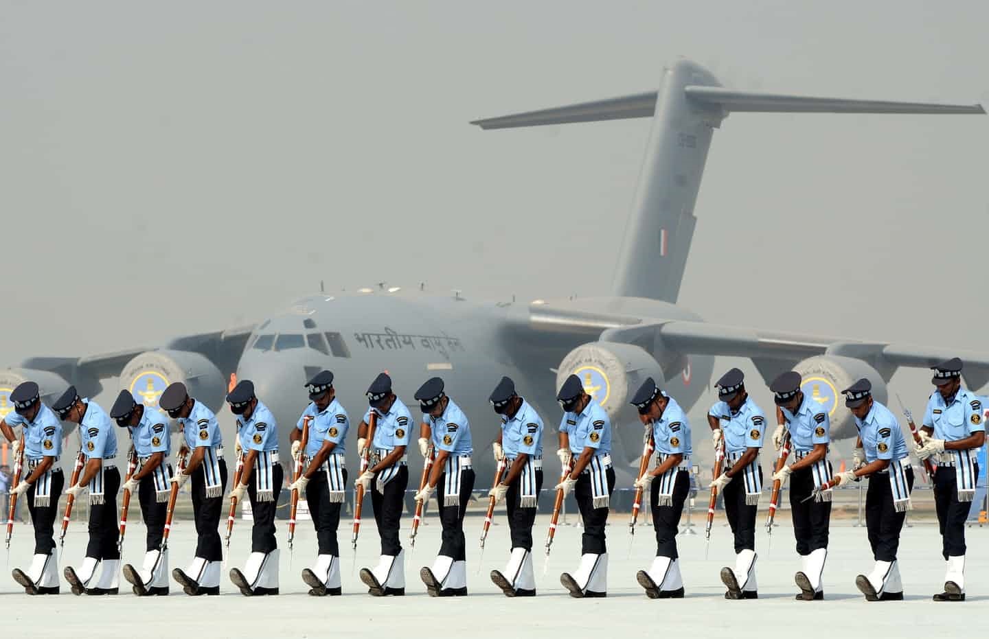 تصاویر | تمرین سربازان هندی برای رژه رفتن در جشن تاسیس نیروی هوایی