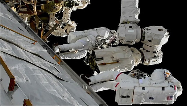  پیاده‌روی فضایی برای روغن‌کاری بازوی روباتیک