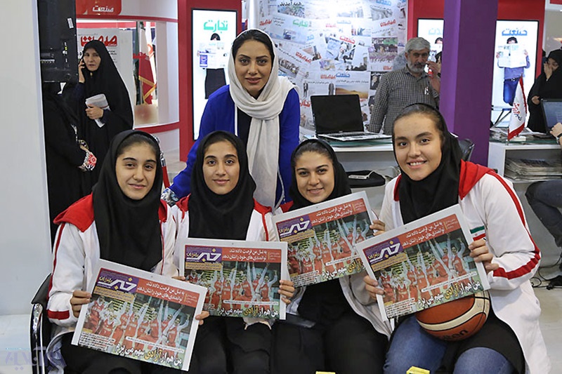 تصاویر | مهمانان گروه رسانه‌اى خبر در ششمین روز نمایشگاه مطبوعات/ ۱