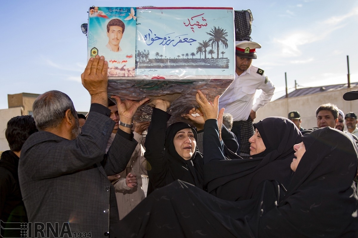تصاویر | تشییع پیکر ۵ شهید تازه تفحص شده در شیراز ‎