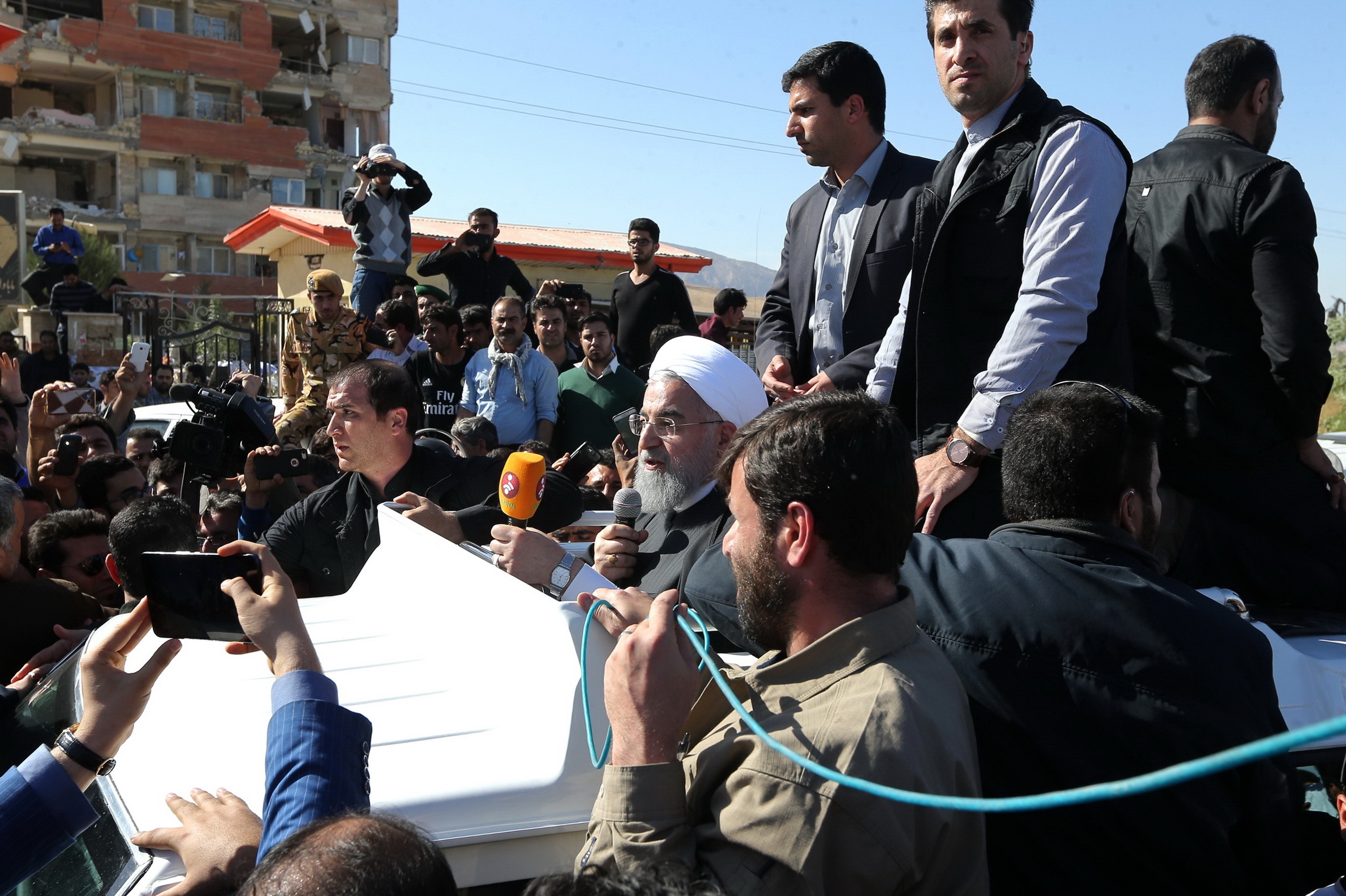 روحانی: کمک و وام بلاعوض به زلزله‌زدگان اختصاص می‌یابد
