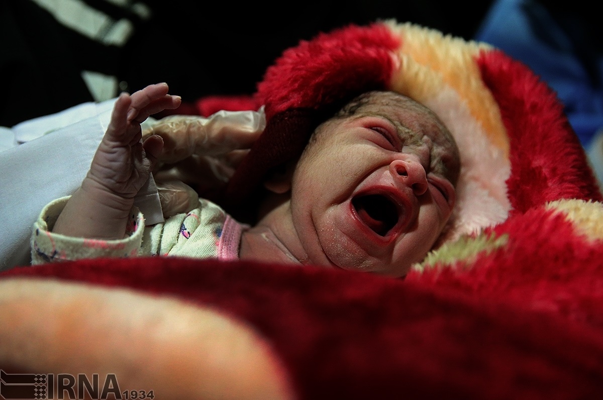 تصاویر | اولین لحظه‌های آوا؛ نوزادی که در بحبوحه زلزله به دنیا آمد