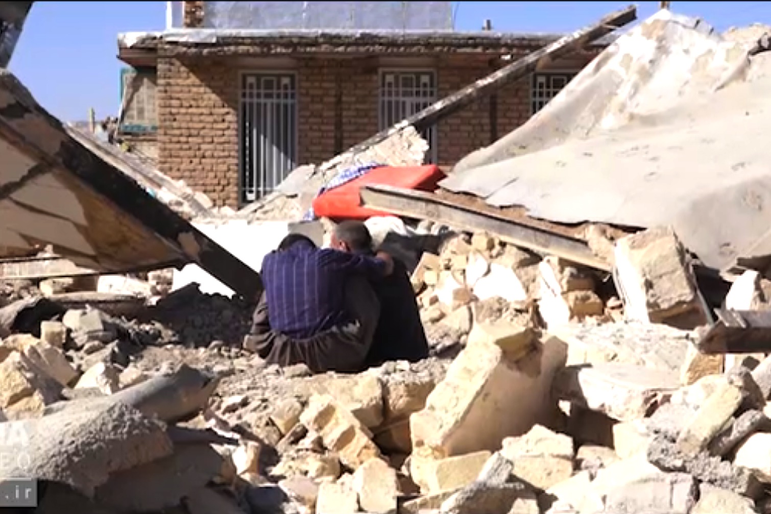 فیلم | روایت روستاییان کرمانشاه از امدادرسانی‌های بعد از زلزله