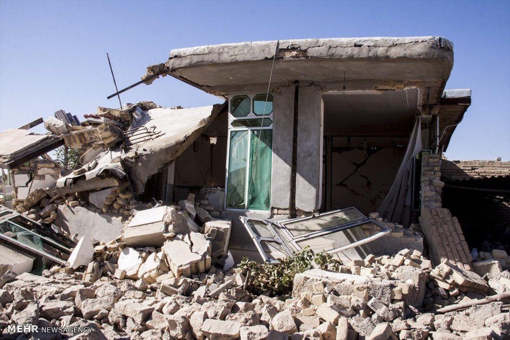 اولین کاروان سینماگران راهی مناطق زلزله‌زده شد