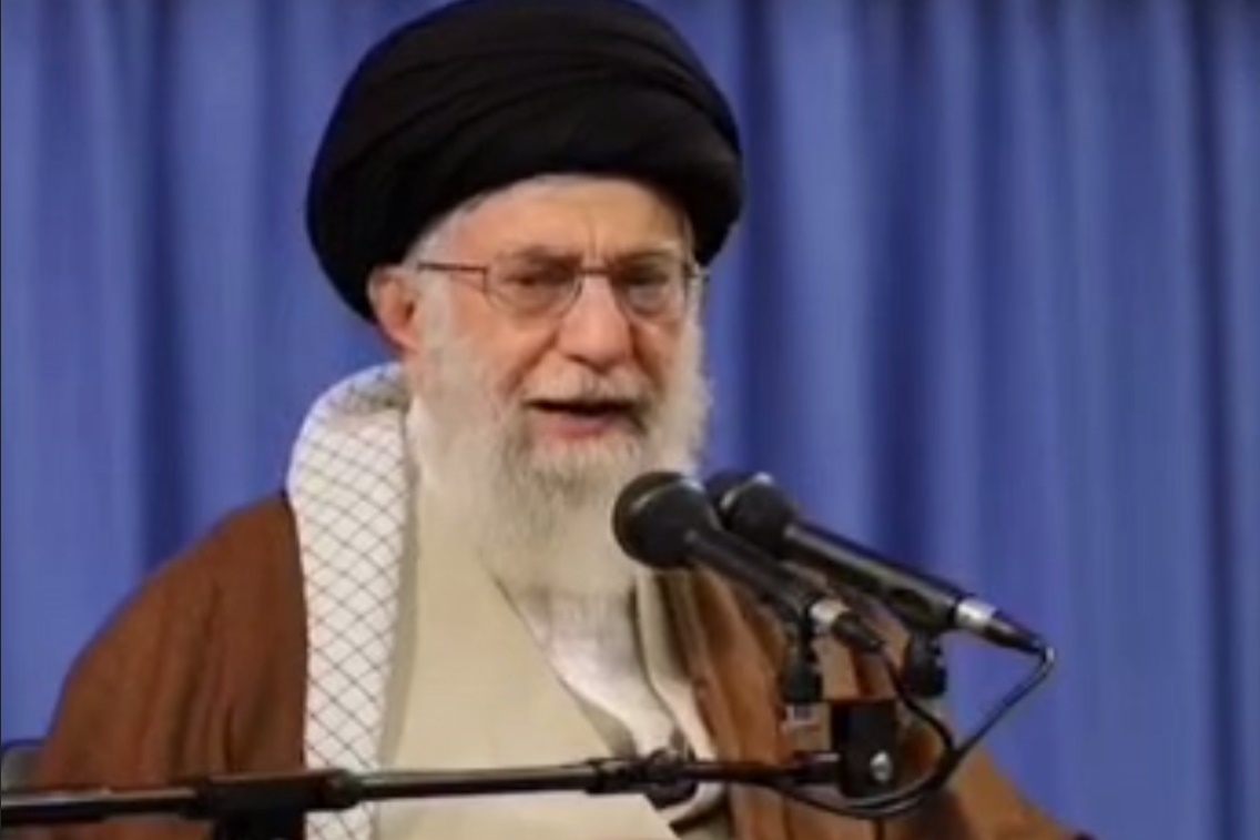 فیلم | رهبرانقلاب: دیدید رئیس دولت آمریکا گفت ملت ایران تروریست است!