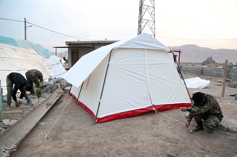 زلزله زدگان از سیم کشی غیراستاندارد در چادرها خودداری کنند