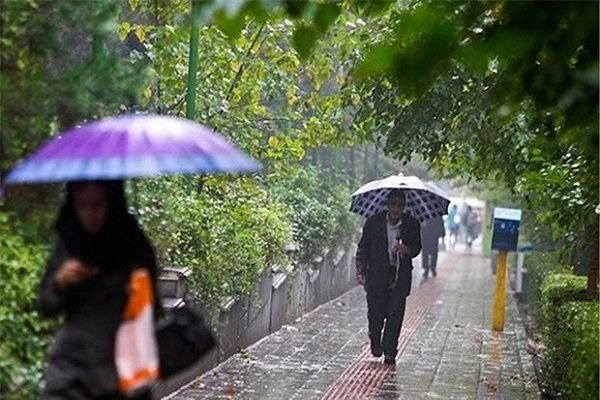 آغاز بارش‌های پاییزی و کاهش ۵ درجه‌ای دمای هوا در اصفهان