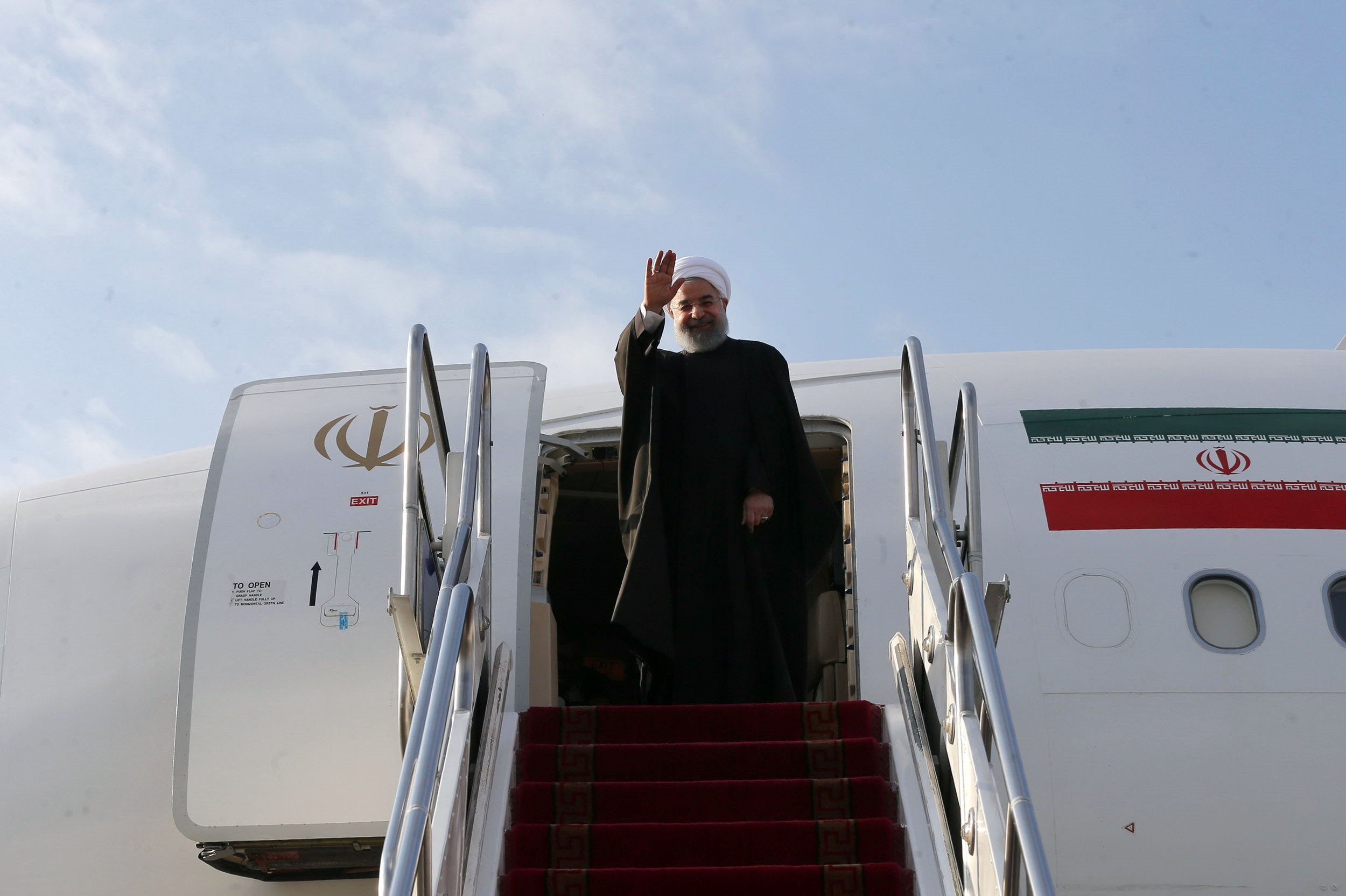 تصاویر | ﻿بدرقه روحانی به سوچی برای شرکت در نشست سه‌جانبه روسیه