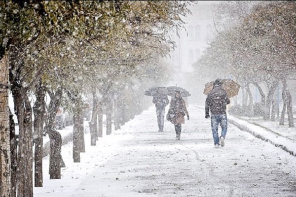 فیلم | بارش برف پاییزی در تبریز