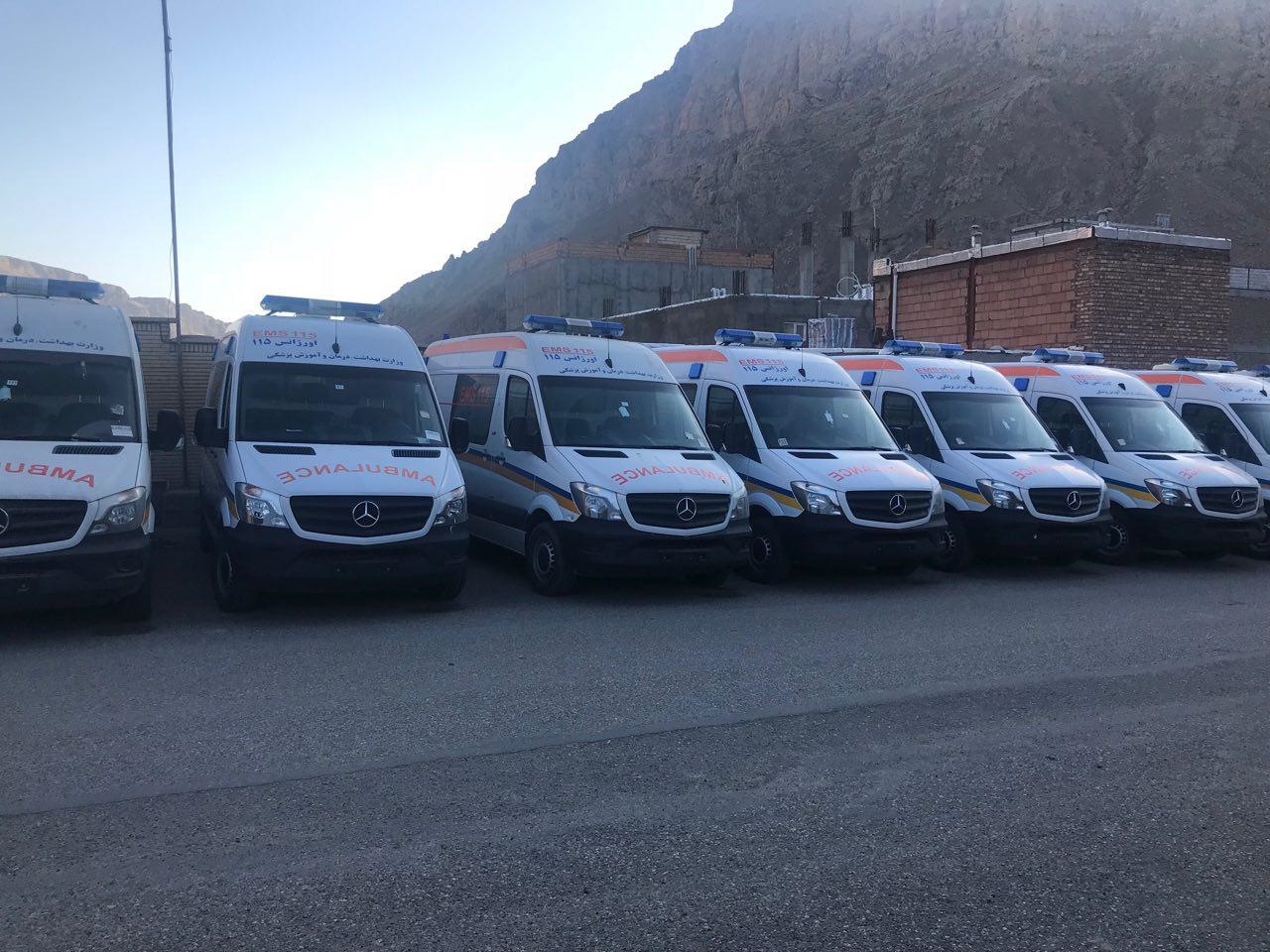 ترخیص ۵۰ دستگاه آمبولانس از گمرک برای حوزه سلامت آذربایجان‌غربی