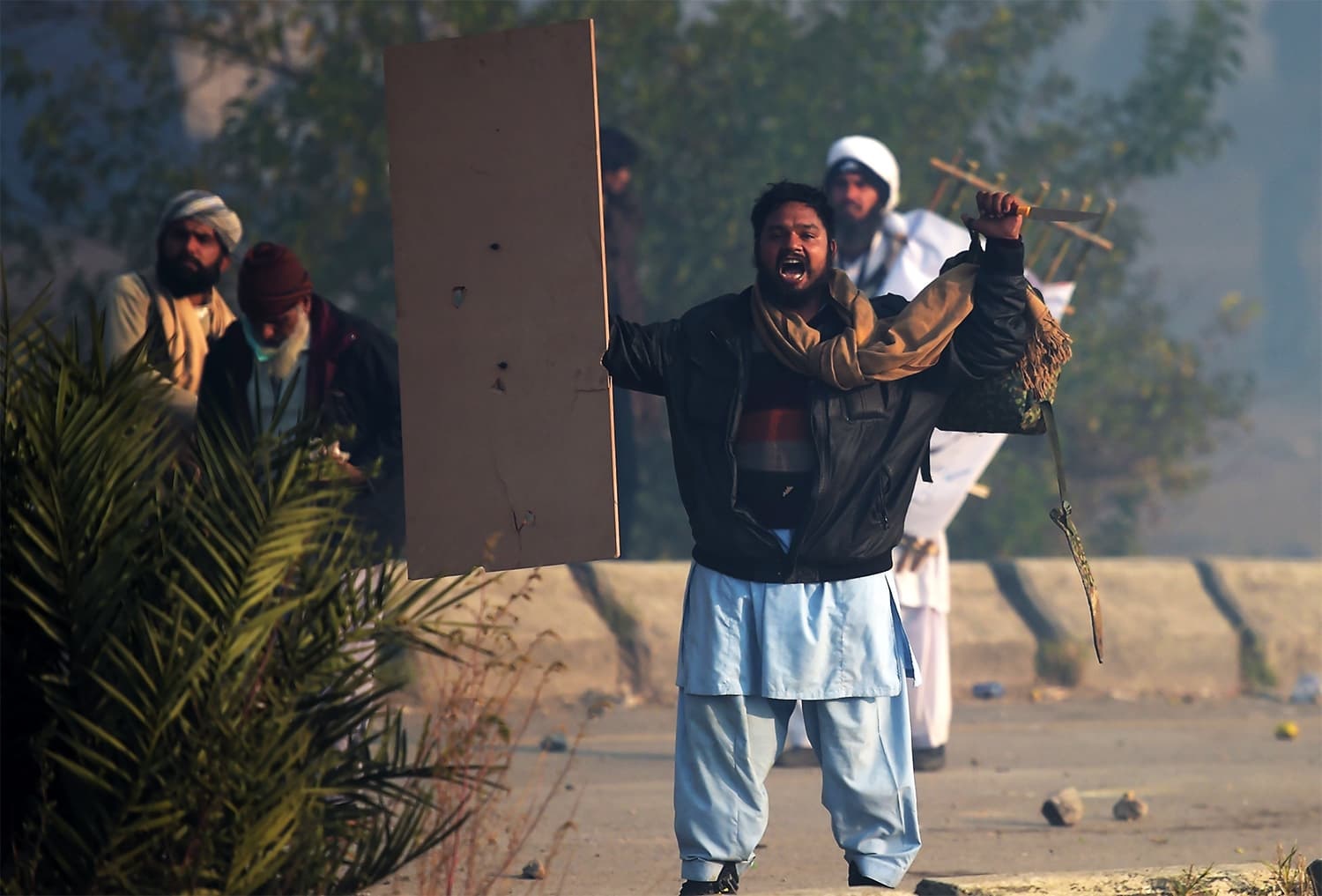 تصاویر | درگیری خونین پلیس پاکستان با معترضان به حذف قانون سوگند به ختم نبوت