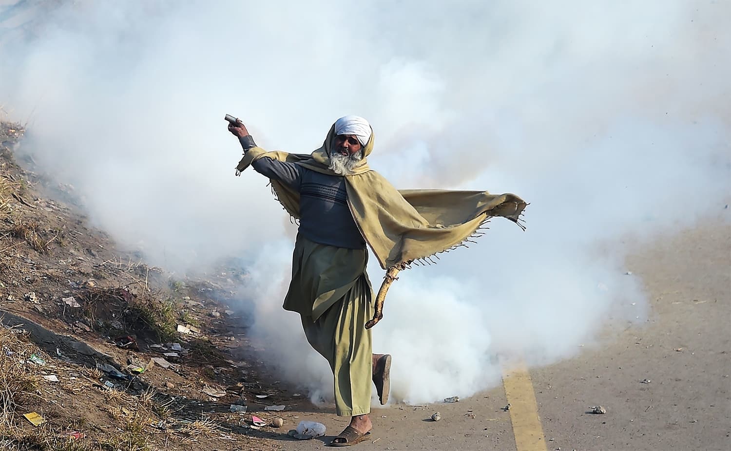تصاویر | درگیری خونین پلیس پاکستان با معترضان به حذف قانون سوگند به ختم نبوت