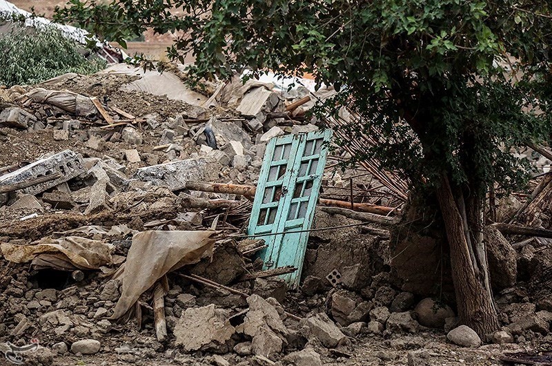 مرگ یکی دیگر از مصدومان زلزله کرمانشاه در تهران/ آخرین آمار؛ ۴۸۴ نفر/ اسامی قربانیان