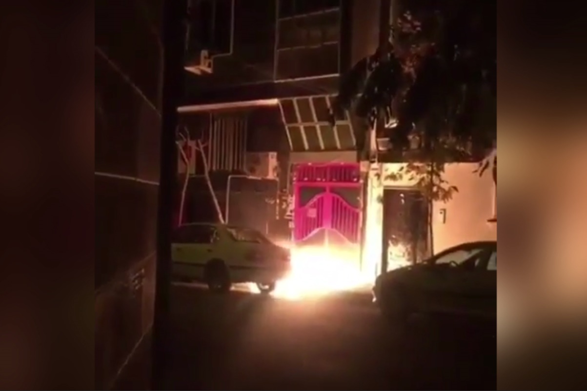 فیلم | لحظه به آتش کشیده شدن درِ ورودی باشگاه پرسپولیس