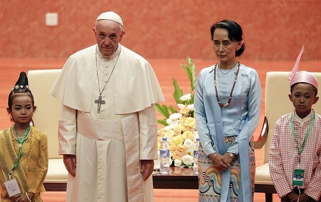 تصاویر | دیدار پاپ فرانسیس و رهبر میانمار بدون صحبت از بحران روهینگیا 