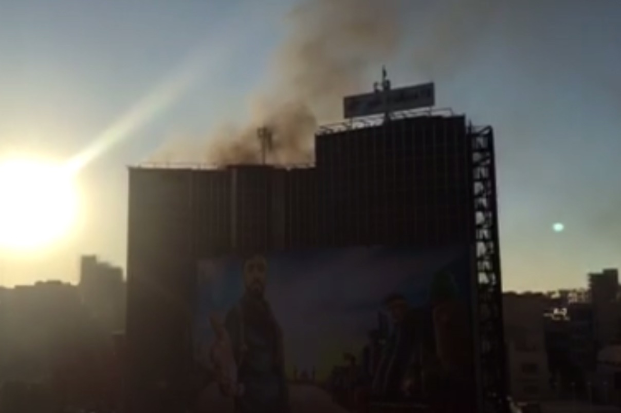 فیلم | تصاویر منتشرشده از آتش‌سوزی دانشکده خبر در میدان ولیعصر