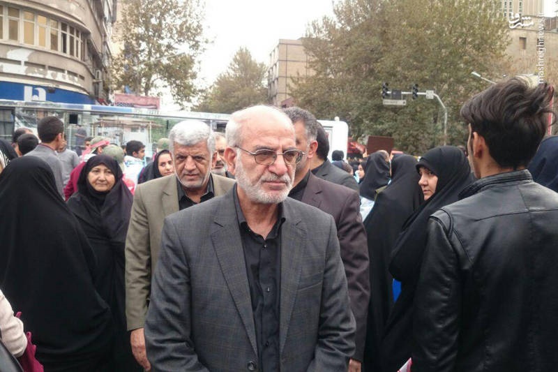 عکس | فرمانده قرارگاه راهیان نور و استاندار تهران در راهپیمایی ۱۳ آبان