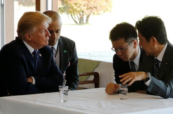 تصاویر | نخستین سفر ترامپ به ژاپن | از ابراز علاقه مردم تا هدیه عجیب نخست‌وزیر
