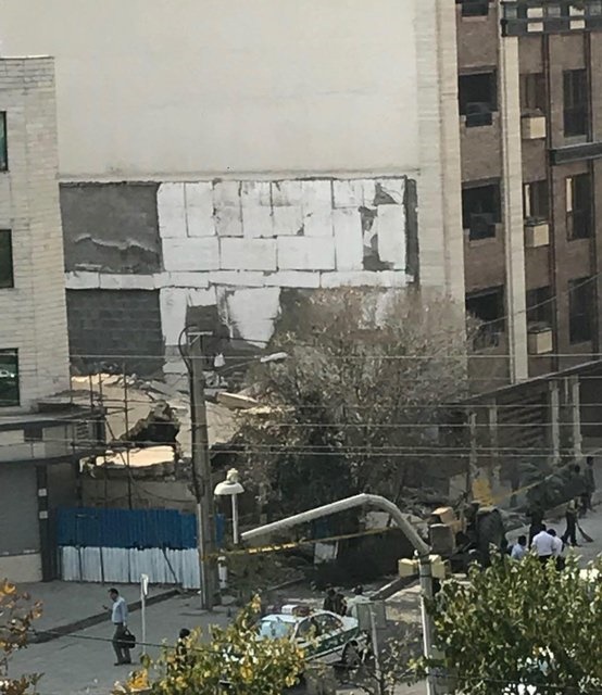 5 مصدوم در پی ریزش آوار ساختمان در حال تخریب در اشرفی اصفهانی